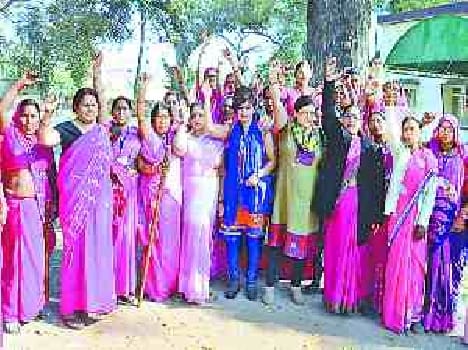 Women hoop SP office